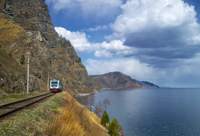 Unendliche Weiten und hypnotische Ruhe: Bahnreisen durch Russland werden nicht in Stunden sondern Tagen bemessen.