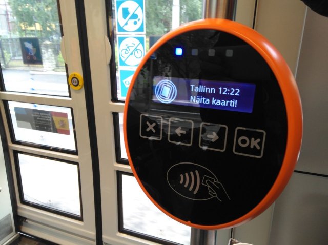 Vorreiter bei der Digitalisierung: In Estlands Hauptstadt Tallinn sind die Stempelmaschinen und Ticketautomaten im Öffentlichen Nahverkehr verschwunden. Nun werden Tickets für die Straßenbahn digital gekauft und kontrolliert.