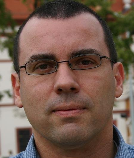 Stefan Wogawa, geborem 1967, ist Soziologe, Wissenschaftsjournalist, Politikberater und freier Publizist.
