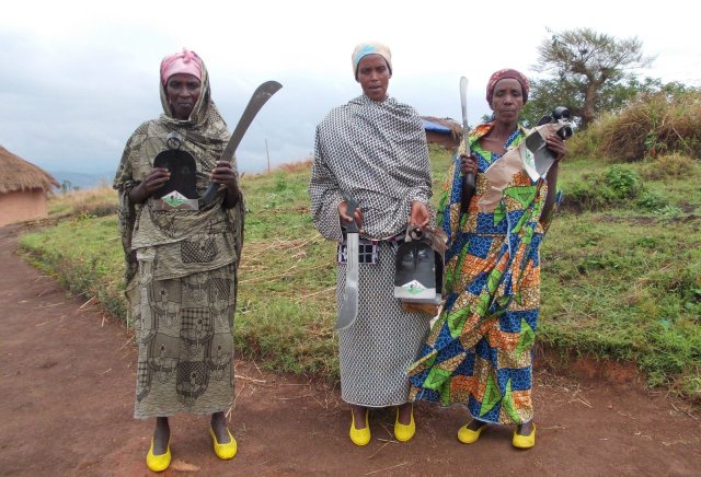 Gerüstet mit Macheten: Frauen nehmen in Süd-Kivu eine zentrale Rolle bei der Ernährungssicherung ein.