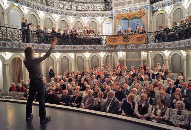 Im Putbuser Theater wurde eigens für die nd-Leserreisenden eine Komödie von Wolfgang Kohlhaase aufgeführt.