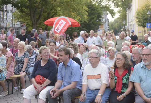 Als der 71-jährige Gregor Gysi am 26. August im Landtagswahlkampf in Königs Wusterhausen spricht, lauschen ihm überwiegend ältere Semester.