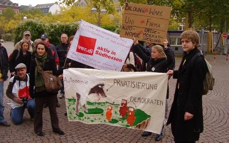 Protestaktion vor dem Landtag in Wiesbaden gegen die schleichende Privatisierung der TU Darmstadt