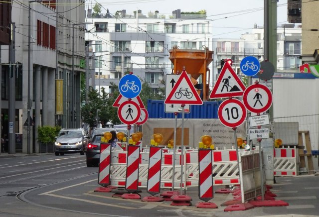 Die Verkehrslenkung Berlin und Baufirmen haben zusammen ganze Arbeit geleistet, so wie hier 2018 in der Invalidenstraße.