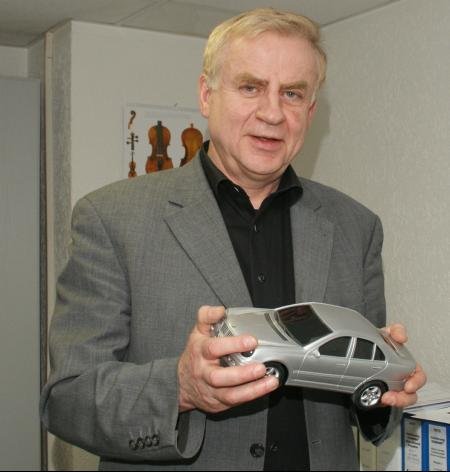Zu DDR-Zeiten analysierte Klangexperte Friedrich Blutner Säuglingsschreie. Heute wertet er für die Automobilbranche den Sound von zuschlagenden Autotüren aus.