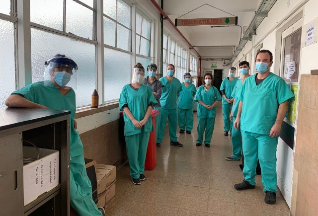 Im Schichtdienst wird im öffentlichen Hospital Penna im Stadtteil Parque Patricios gegen die Corona-Pandemie gearbeitet.