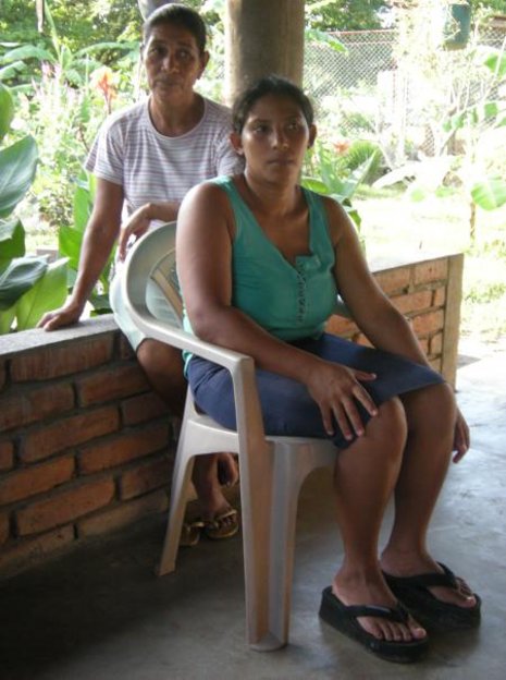 Ana María Girón (links) und Tomasa Mayorga gehören zu jenen acht Frauen, denen sich in Galilao mit Unterstützung von »Xochilt Acalt« eine neue Perspektive geboten hat.
