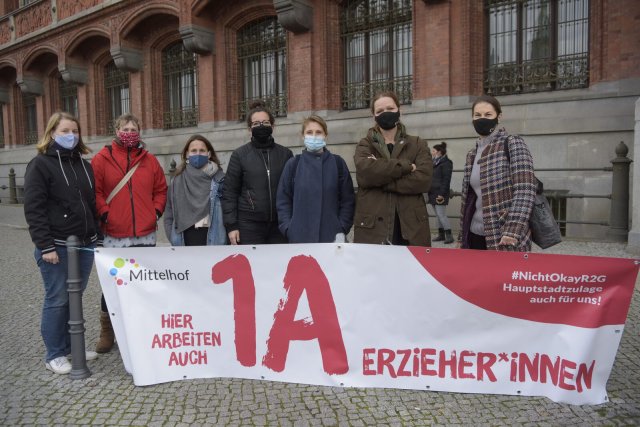 Anika Bienert (3. von links) und ihre Kolleginnen von Mittelhof sind enttäuscht von der in ihren Augen ungerechten Behandlung von Beschäftigten bei der Hauptstadtzulage.