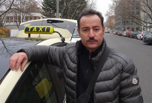 Seit 1999 fährt Hayrettin Şimşek in Berlin Taxi. Eigentlich woll...