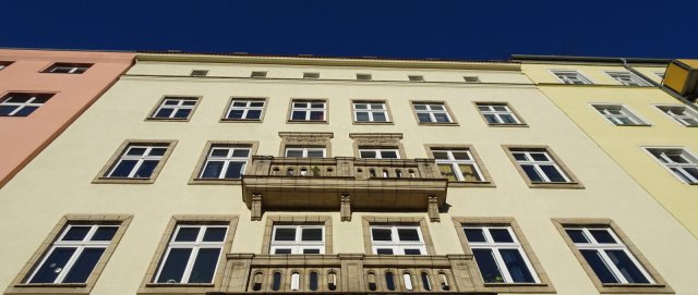 Einst gehörte das Friedrichshainer Mietshaus Weidenweg 39 einer kommunalen Wohnungsbaugesellschaft: Nun ist es nach einer Privatisierungsepoche bei einer Genossenschaft gelandet.