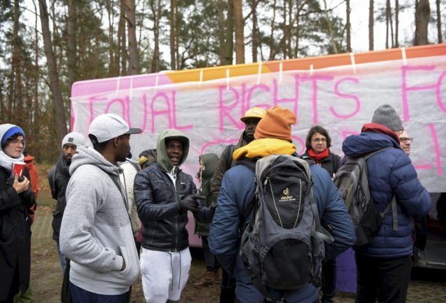Flüchtlinge protestieren Ende 2019 vor dem Sozialamt in Diedersdorf.
