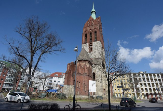 Eine imposante Ruine: der Kirchturm am Mirbachplatz in Berlin-Weißensee