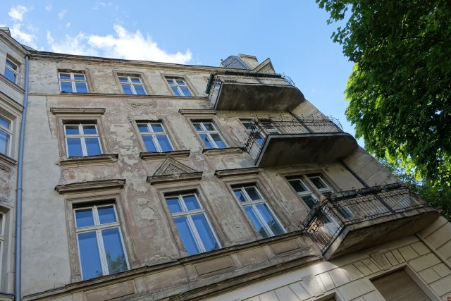 Steht seit 15 Jahren leer: das Eckhaus an der Odenwald- und Stubenrauchstraße in Berlin-Friedenau