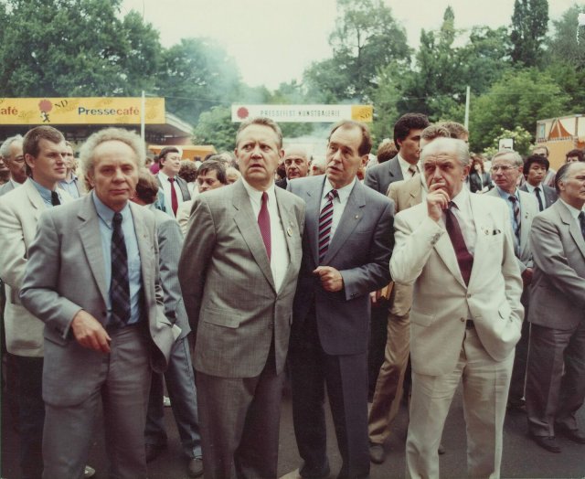 Das waren die 80er Jahre im Anzug und im ND: Harald Wessel (ganz links) neben Günter Schabowski, Joachim Herrmann und Herbert Naumann