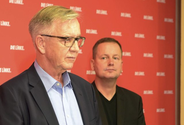Die Linke-Spitzenkandidaten zur Bundestags- und zur Berliner Abgeordnetenhauswahl, Bartsch und Lederer, am Montag in Berlin
