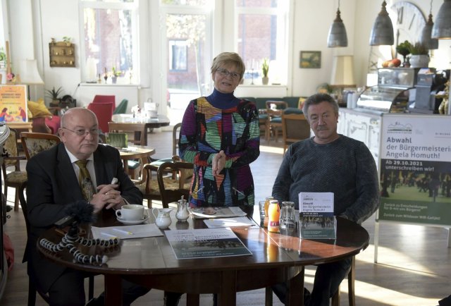 László Ungvári, Christine Stüber-Errath, und Thomas Kuhn (v. l.) beim Pressetermin zum Start des Bürgerbegehrens