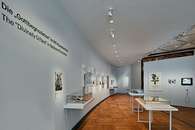Blick in die Ausstellung über die Nachkriegskarrieren von NS-Künstlern im Deutschen Historischen Museum in Berlin