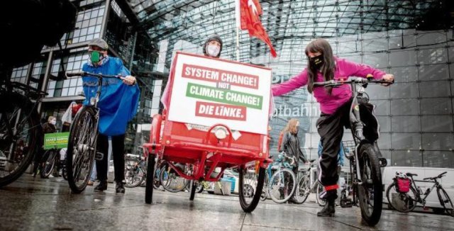 Start zur Fahrraddemo während eines Klimastreiks in Berlin