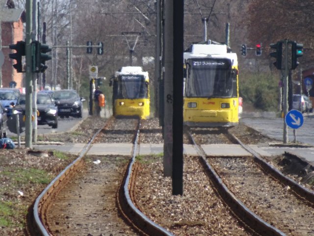 Die Tram 21, hier an der Hauptstraße in Rummelsburg, ist in puncto Zuverlässigkeit eine der Problemlinien der BVG.