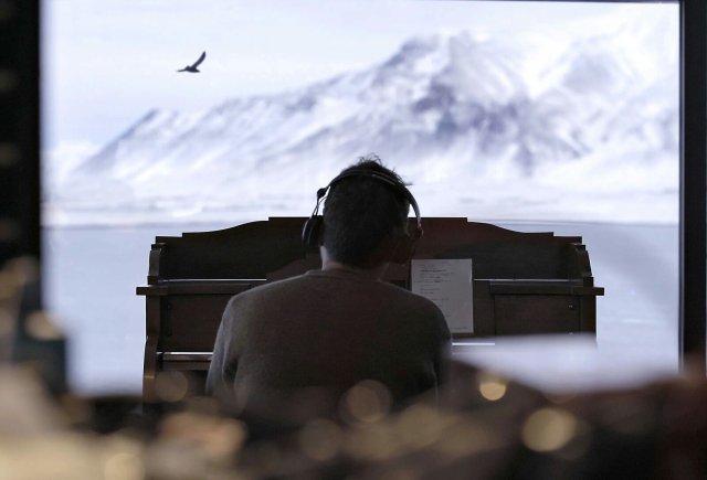 Bei einem solchen Ausblick kann man sich getrost zunächst einzig und allein von Wetterlagen inspirieren lassen: Damon Albarn auf Island