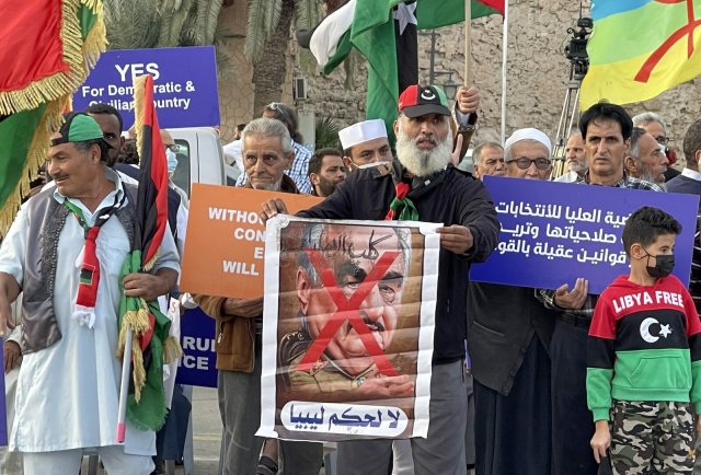 Protest in Tripolis gegen die Kandidatur von Saif Al-Islam Al-Gaddafi und General Khalifa Haftar bei den Präsidentschaftswahlen