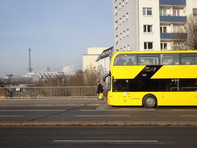 Der neue Berliner Doppeldecker auf Profilierungsfahrt auf dem Kurfürstendamm