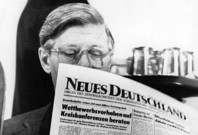 Bundeskanzler Helmut Schmidt las Zeitungen selten komplett, sondern ließ sich Neues aus der Presse meistens in vorbereiteten Häppchen zukommen.