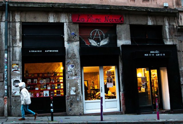 Der anarchistische Buchladen La Plume Noire in Lyon war im März 2021 Ziel eines rechten Angriffs.