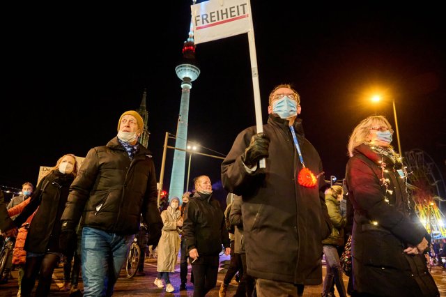 Von welcher Freiheit und für wen sprechen sie? Teilnehmer an Corona-Protesten in Berlin am Montagabend.