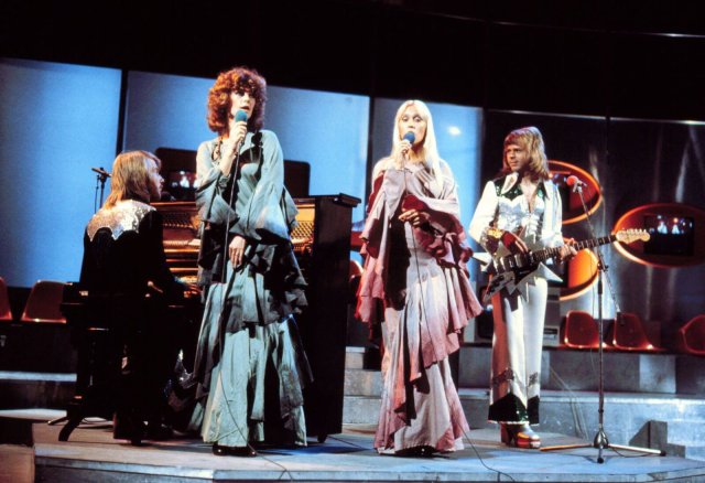 Die Mode des schwedischen Kostümdesigners Owe Sandström hat nicht nur Abba, sondern den Stil der 1970er Jahre geprägt: Abbas Auftritt in der ZDF-Musiksendung »Disco«, 1974