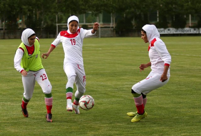 Erst seit letztem Jahr dürfen die besten iranischen Fußballerinnen im Adazi-Sportkomplex von Teheran trainieren. Doch längst noch nicht all ihre Wünsche werden erfüllt.