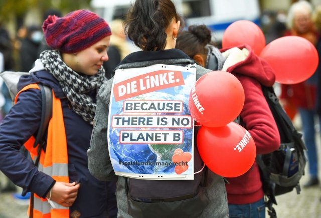 Junge Klimaaktivistinnen sind enttäuscht von der Linken und fordern sie auf, nicht zur Systempartei zu mutieren.