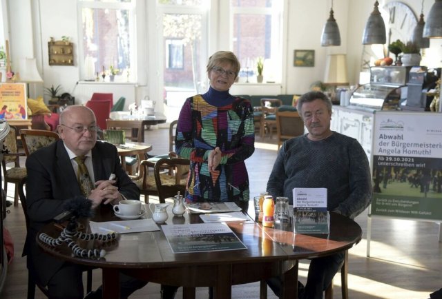 László Ungvári, Christine Stüber-Errath, und Thomas Kuhn (v. l.) beim Pressetermin zum Start des Bürgerbegehrens im Oktober 2021.