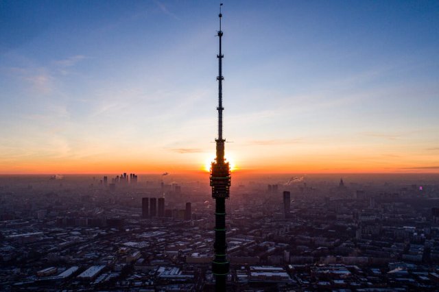Der Moskauer Fernsehturm Ostankino ist das höchste Bauwerk Europas.