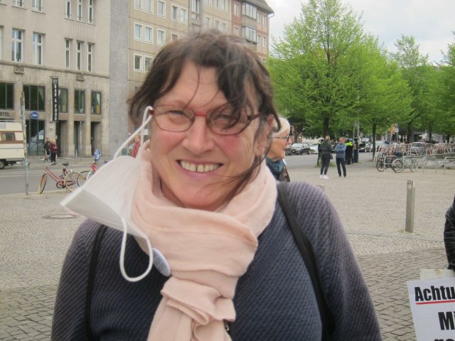 Renate Christians ist aktiv bei den "Omas gegen Rechts" in Berlin.