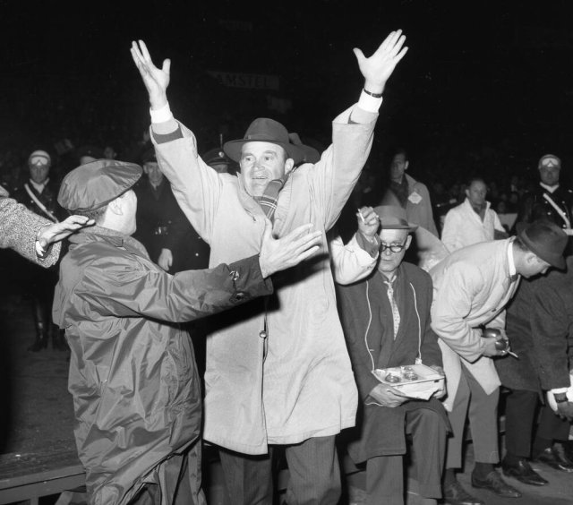 Béla Guttmann im Moment von Benficas Europapokalsieg 1962. Verfluchte er noch am selben Abend seinen Klub für die nächsten 100 Jahre?