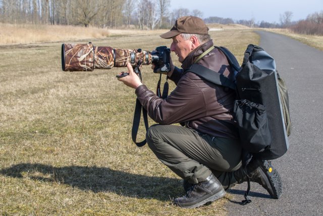 Ex-Ranger Friedemann Bartz mit großer Optik: Für beste Tierbeobachtungen empfehlen sich Geräte, mit denen man weit gucken kann