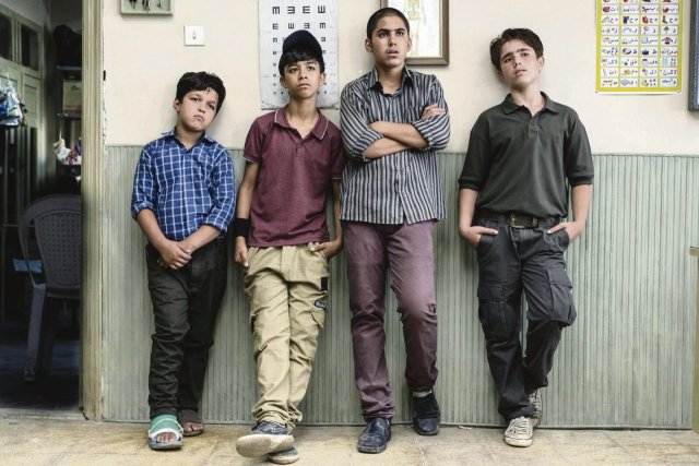 Vier Straßenkinder auf der Suche nach einem verborgenen Schatz unter der »Sun School«, einer gemeinnützigen Schule