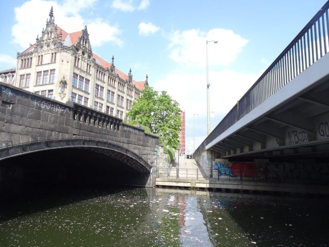 Alte und neue Gertraudenbrücke