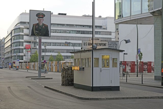 1991 begann Landolf Scherzers Reise in "die Union der Sowjets" am Checkpoint Charly in Berlin