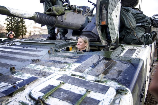 Im März besuchte Ministerpräsidentin Andersson in Norwegen die Nato-Winterkampfübung Cold Response mit schwedischer Beteiligung.