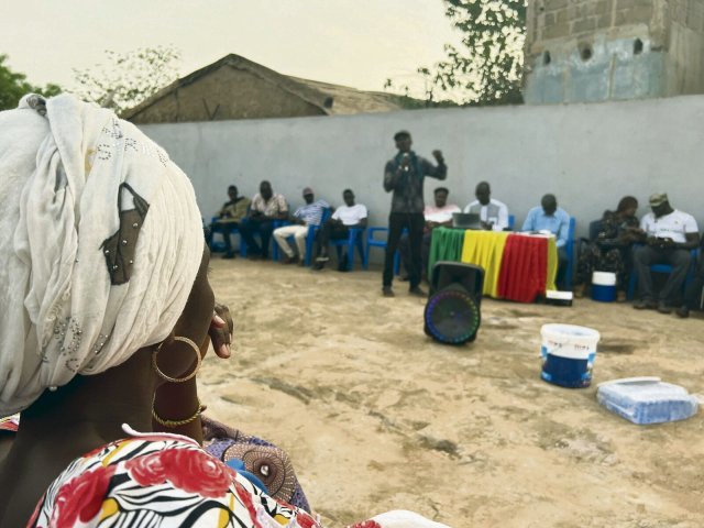 Versammlung der Bewegung Yerewolo Debout sur les remparts, die den Sturz der zivilen Regierung und den Rückzug Frankreichs aus Mali begrüßt.