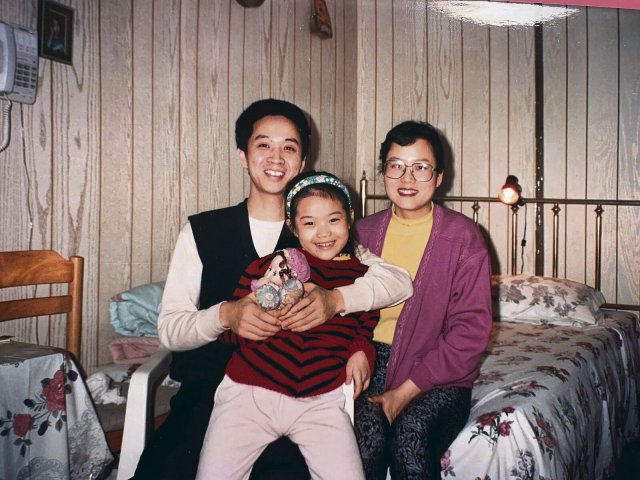 Armut und Angst überschatteten die Kindheit: Qian Julie Wang kam als Siebenjährige in die USA, wo sie Rassismus ausgesetzt war und ist.