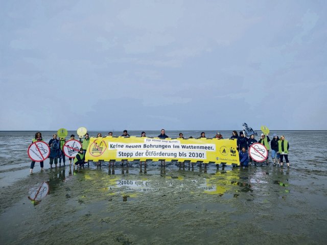 Protestaktion von Umweltschützern gegen Ölförderung