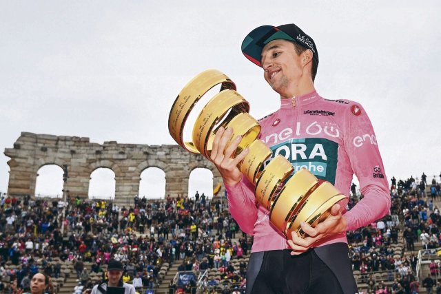 Jai Hindley feierte in Verona zwei Premieren: Er ist erster australischer Sieger und sein Bora-Team gewann als erstes deutsches den Giro.
