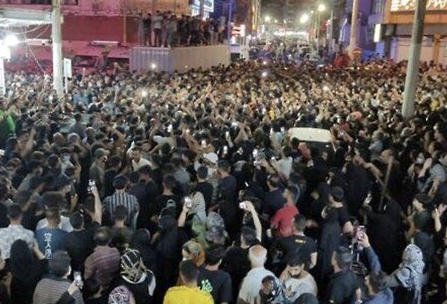 Der Iran wird von einer Protestwelle erfasst, wie hier in der Stadt Abadan. Die Informationen lassen sich aber kaum unabhängig verifizieren.