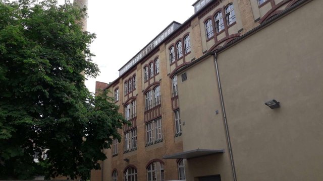 Ort der Spaltung und des Anfangs: Die ehemaligen Redaktionsräume der "Jungen Welt" am Treptower Park (unterm Dach).