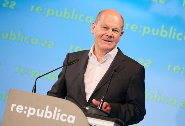 Bundeskanzler Olaf Scholz (SPD) spricht auf der Republica 2022. Foto: dpa/Annette Riedl