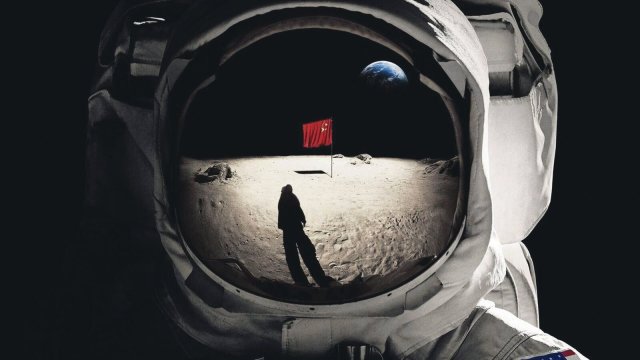 Rote Flagge: Die UdSSR landet in »For All Mankind« als erste Nation auf dem Mond.