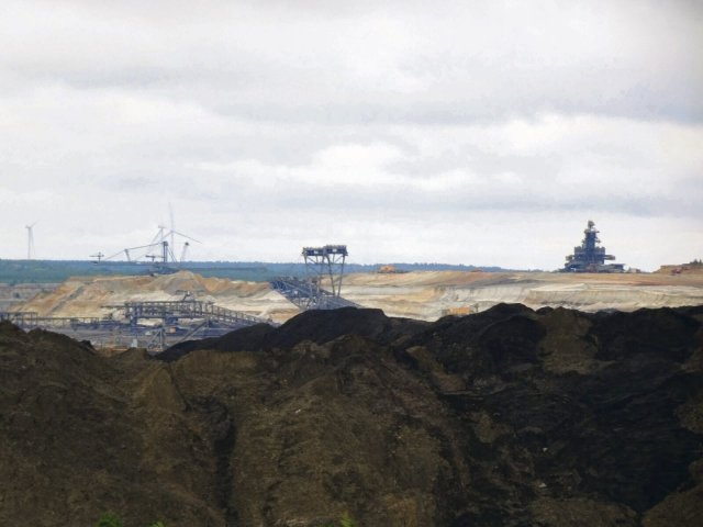 Probleme für Generationen werden im noch aktiven Tagebau Welzow-Süd produziert.
